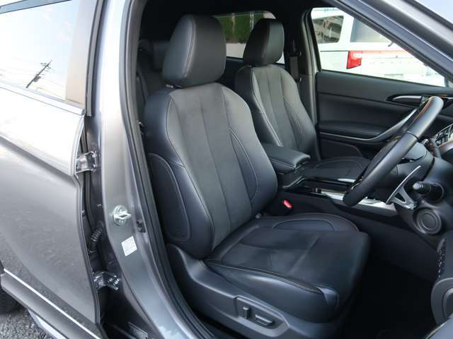 運転席パワーシート（前後スライド/ハイト/リクライニング)