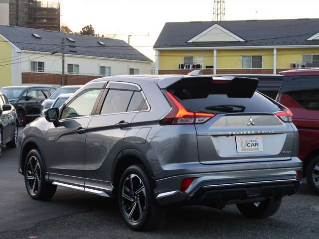 当店は「車両価格」に「諸費用（自賠責保険料・税金・登録等に伴う費用）」を加えた、安心の「支払総額」で表示しております。