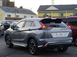 当店は「車両価格」に「諸費用（自賠責保険料・税金・登録等に伴う費用）」を加えた、安心の「支払総額」で表示しております。