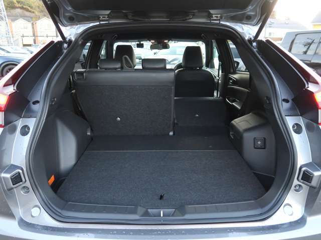 後席は、6：4分割に倒す事も可能