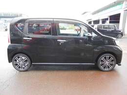 プライバシーガラス付きで防犯にも安心です♪