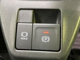 【オートブレーキホールド】信号待ちや渋滞で停車時にブレーキから足を離しても、停止状態を保持してくれます。前進するときはアクセルを踏めば自動で解除されるので安心♪街乗り運転が楽になります♪
