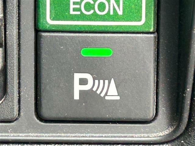 【パーキングセンサー】周囲の障害物に近づくと、ブザーでお知らせして、衝突回避をサポートします！駐車時や、狭い道での走行の際に便利です。