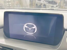 【純正ナビ】人気の純正ナビを装備しております。ナビの使いやすさはもちろん、オーディオ機能も充実！キャンプや旅行はもちろん、通勤や買い物など普段のドライブも楽しくなるはず♪