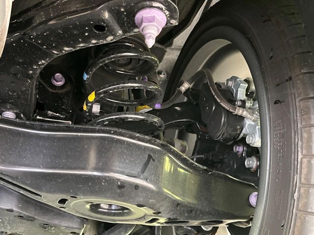 お車を安心してお乗りいただく為には、足回りの定期点検が欠かせません。サービスサポート（有償保証）では無料点検もご提供しており、安心のカーライフをお過ごしいただけるサポート体制が整っています。