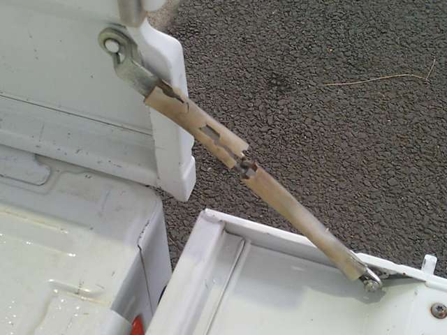 ゲートチェーンのおかげで荷物の積み下ろしがはかどります。