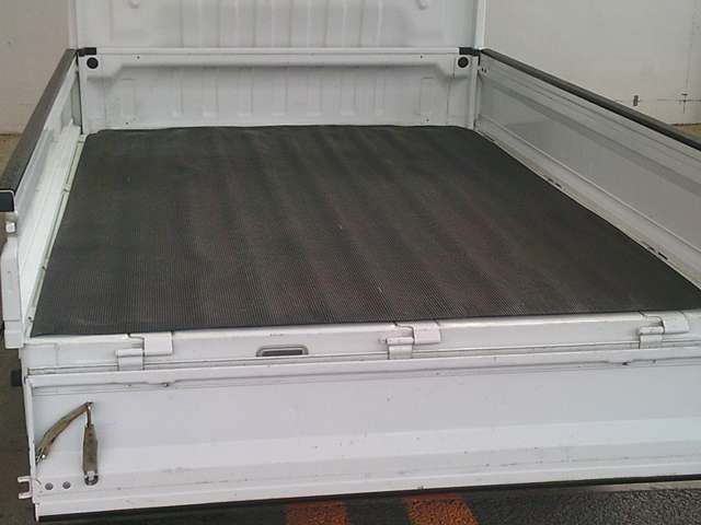 厚めの荷台マット付！