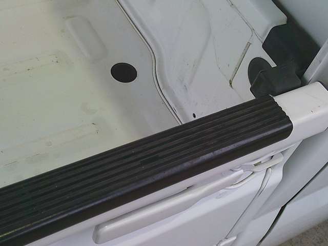 ゲートプロテクター付きなので、積み下ろしで荷物にもキズが付きません。