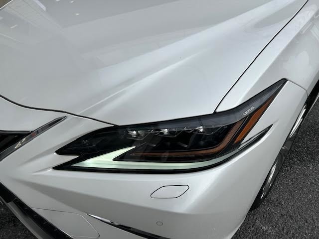 【ライト・ランプ】ワレもなく綺麗な状態なので、悪天候や夜間の走行も視界良好で安心してお乗りいただけます。ヘッドライト・ホイール・フロントガラスなど色々な部分コーティングをご用意しております！