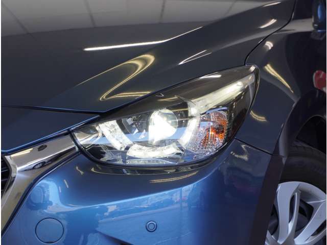 【LEDヘッドライト】省電力で長寿命の明るく運転しやすいLEDヘッドランプです。明るく照らすので暗い夜道からお客様を守ってくれます。お近くの広島マツダまでお越しください。