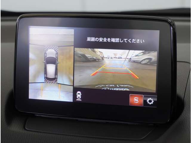 【360°ビュー・モニター】クルマを真上から見たような俯瞰（ふかん）映像や助手席側のサイド映像など、視点を切り替えて表示。さまざまなアングルで視界をサポートします。