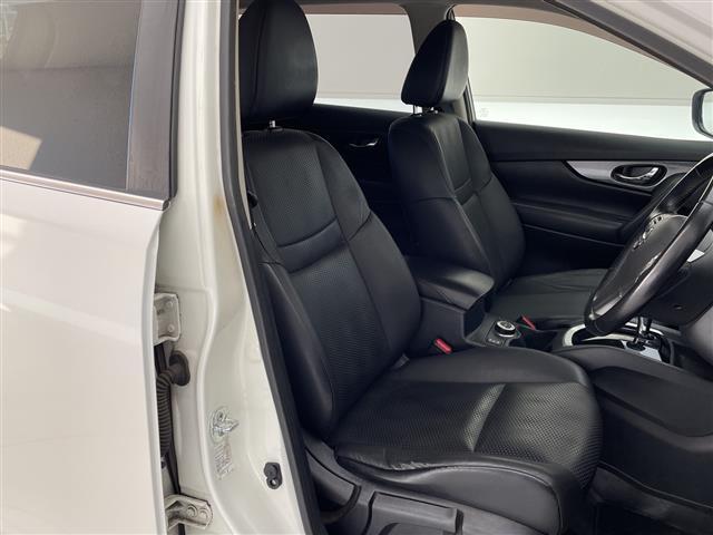 【運転席】『運転席周辺』の画像になります。写真の内容に関してご不明点、ご質問等がございましたらお気軽にガリバー店舗までお問い合わせください。