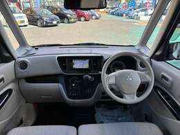 手の届きやすく分かりやすい場所に操作が出来るスイッチがあるので運転の妨げにならないですね！ストレスフリーなドライブをお楽しみ下さい♪