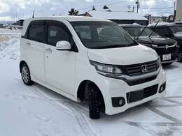 車両の品質管理は室内展示場を完備しておりますので、品質を保った状態の車両をご覧いただけます。