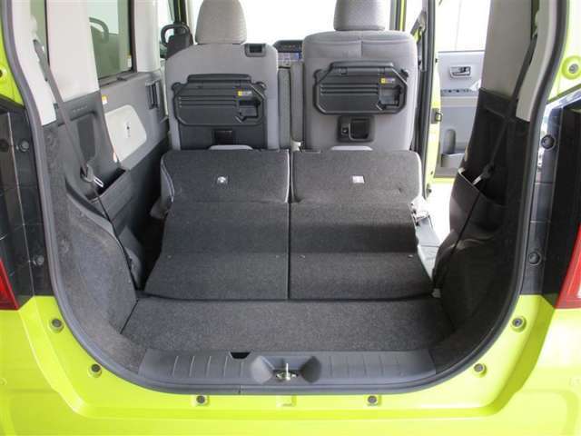 シートを倒せば目的や荷物に合わせて空間をアレンジ