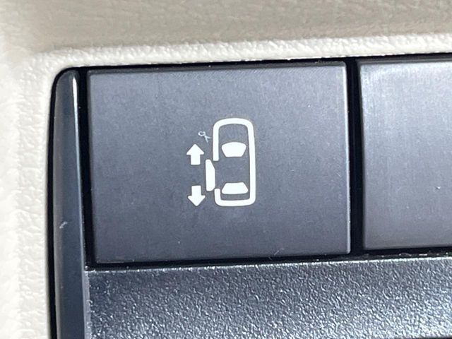 【パワースライドドア】スマートキーや運転席のスイッチでスライドドアの開閉が可能♪電動だから力を入れてドアを開ける必要が無く、小さいお子様でも、重い荷物を持っている時もラクに開け閉めできます♪