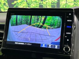 【バックカメラ】駐車時に後方がリアルタイム映像で確認できます。大型商業施設や立体駐車場での駐車時や、夜間のバック時に大活躍！運転スキルに関わらず、今や必須となった装備のひとつです！