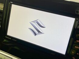 【純正ナビ】人気の純正ナビを装備。オーディオ機能も充実しており、Bluetooth接続すればお持ちのスマホやMP3プレイヤーの音楽を再生可能！毎日の運転がさらに楽しくなります！！