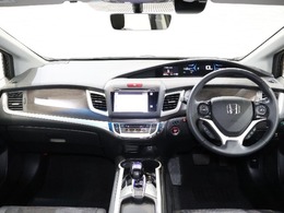 操作性に優れた運転席となります！小物入れや各ボタンの配置にこだわり、使いやすいです！座り心地もよく視認性も良好なのでロングドライブもお任せ下さい！