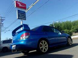 【車でお越しの場合】国道23号線の有松インターで下車して南に向かい2つ目の信号をこえて、すぐ右側にございます。カーセンサーの旗とダイハツのカンバンが目印です！