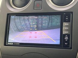 【バックカメラ】駐車時に後方がリアルタイム映像で確認できます。大型商業施設や立体駐車場での駐車時や、夜間のバック時に大活躍！運転スキルに関わらず、今や必須となった装備のひとつです！