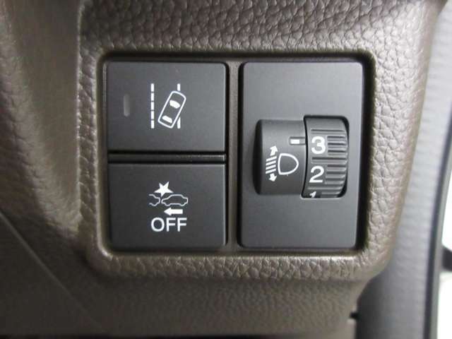 車両や、歩行者を検知して安全運転支援のホンダセンシング機能。スイッチはワンタッチで簡単に使えます！