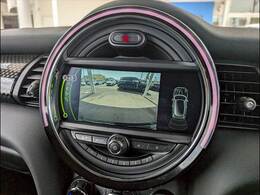 バックカメラ装備。後方確認に役立ち、楽々駐車やバックをしていただけます。