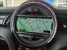 先進のBMW　タッチパッド付きi-driveとほぼ同性能のHDDナビゲーションになります。USBインターフェースやブルートゥースオーディオなど様々な先進機能をお楽しみいただけます。