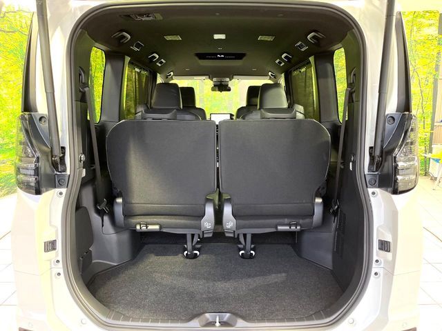 普段のお買い物や通勤、送迎等に十分な荷室スペースを確保しております。セカンドシートを倒すと、大きな荷物の積載も可能です♪