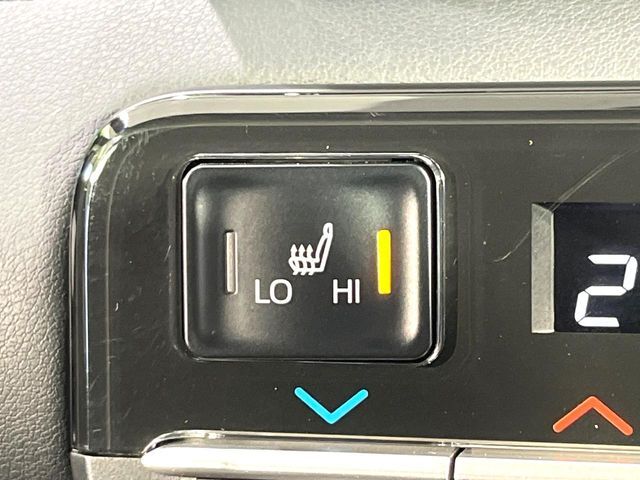 【シートヒーター】寒い日に重宝するシートヒーター！エアコンより早く温まってくれるので寒がりの人も安心ですね♪エアコンの温風は乾燥するから苦手、という方にもをおすすめです。