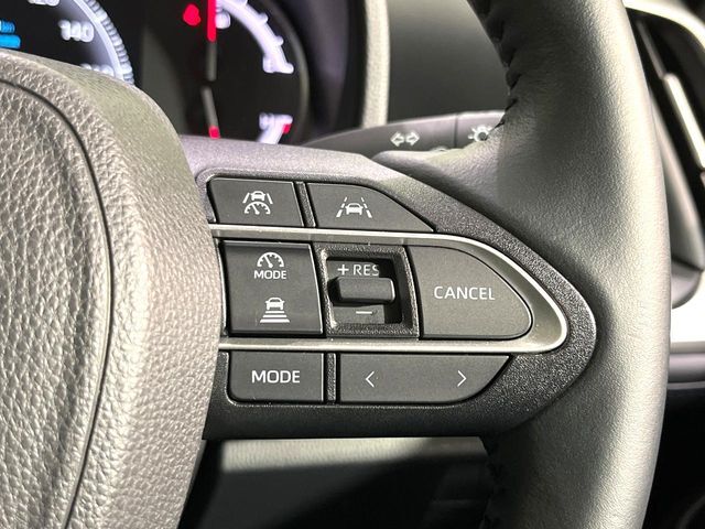 【レーダークルーズコントロール】高速道路での長距離走行が楽に！！自動で速度を保つクルーズコントロールが、衝突軽減システムと連携し、前方の車両を感知して車間を保つように速度調節してくれます！！