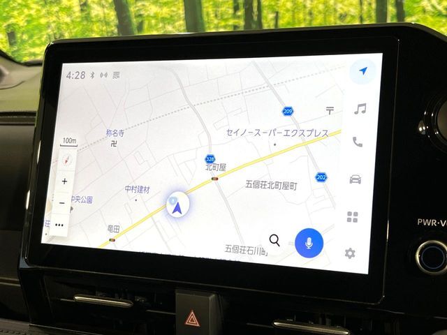 【10.5インチナビ】高級感とインパクトのある大画面ナビを装備。各種オーディオ操作はもちろん、スマホ連携もできる利便性の高いナビです♪
