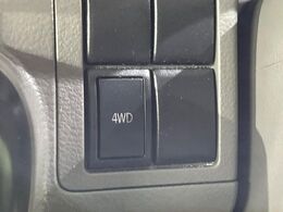 4WDのお車ですので、雪道でも安心です♪降雪地地域にお住まいの方以外にも、ウィンタースポーツが趣味の方や降雪地域へ帰省される機会がある方にもおすすめ！