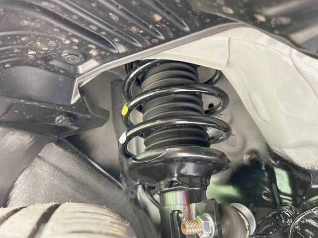 お車を安心してお乗りいただく為には、足回りの定期点検が欠かせません。サービスサポート（有償保証）では無料点検もご提供しており、安心のカーライフをお過ごしいただけるサポート体制が整って