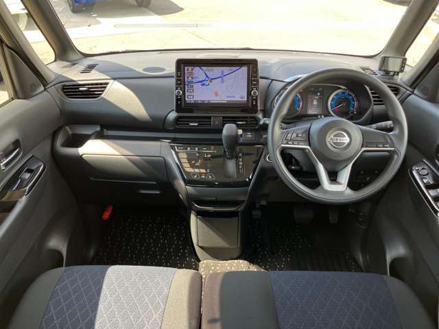 左右に視界が広く、隅々まで見渡すことができるので、とても運転がしやすいです！