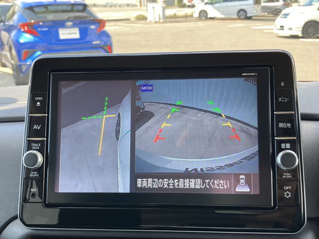 死角になりやすい左側のみ映し出すことも可能です！