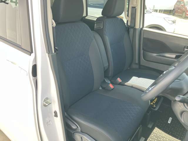 運転席は広々していて、シートは座り心地が良いので自分だけのくつろぎ空間が広がっています！