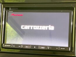 【ナビゲーション】目的地までしっかり案内してくれる使いやすいナビ。Bluetooth接続すればお持ちのスマホやMP3プレイヤーの音楽を再生可能！毎日の運転がさらに楽しくなります！！