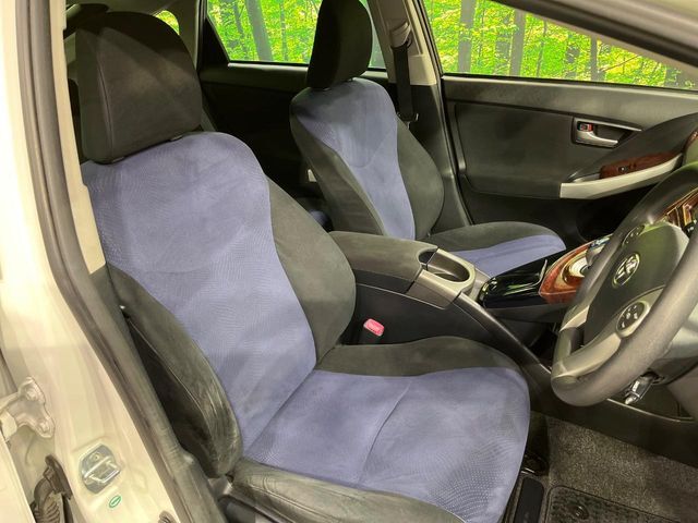 運転席シート廻りは使用感も少なく、良好な状態となっています。丁寧に使われていたことがよくわかりますね。