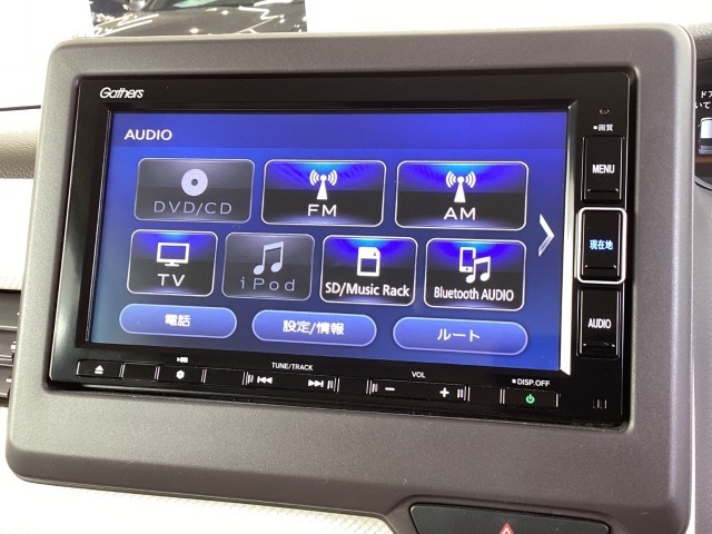 ギャザズメモリーナビ(VXM-204VFi)が装着されております。AM、FM、CD、DVD再生、音楽録音再生、フルセグTV、Bluetoothがご使用いただけます。