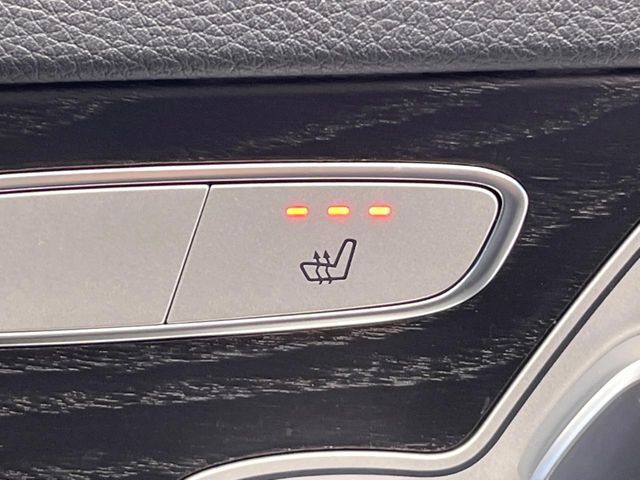 ●フロントシートヒーティング：運転席・助手席共に三段階で調節が可能なシートヒーターを装備しております。季節を問わず快適にご使用いただけます。