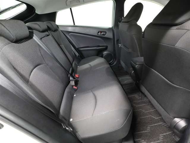 もちろん後席もきれいにリフレッシュ済み☆徹底洗浄、消臭・除菌も実施済みです。是非ご覧になってください♪