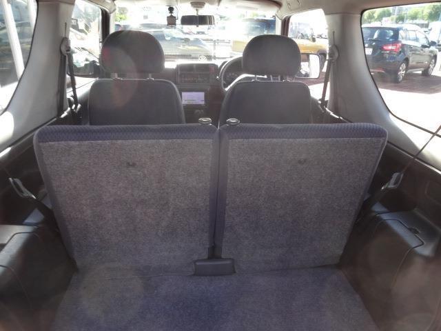 分割可倒式リヤーシート