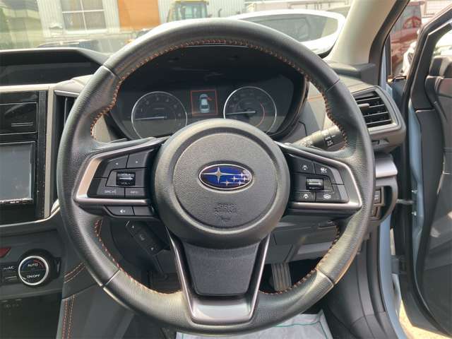 ハンドルにスレや汚れなどございません。運転中は常に触れる部分なので要チェックですね。