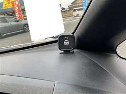 コーナーセンサーが装備してます。障害物の接近をブザー音、インジゲーターでお知らせしてくれるので安心して運転ができます。