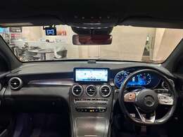 LIBERALAは、輸入車選びの新たなスタイルを提案するインポート・セレクト・ブランドです。オーナー様となる方がクルマから直接感じる感性を第一にした、最良の一台との出会いをコーディネートいたします。