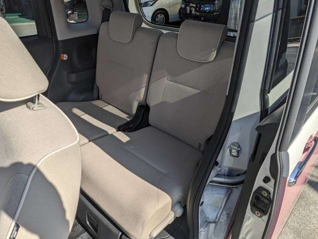 ★リアシート★綺麗・清潔に仕上げております♪内装の綺麗なお車は気持ちが良いですし、コンディションのいい車が多いです。前のユーザーが丁寧に使っていた証拠です(^^)
