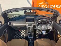 まとまりのあるインパネデザイン。各種のスイッチ類も使いやすい位置に配置され、快適な操作環境を提供します！