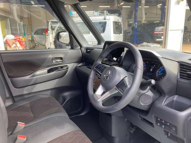 1番クルマで消耗する室内の箇所です。シートの劣化状態やヘタリなど是非お尋ね下さいませ。