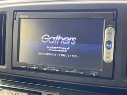 【純正ナビ】人気の純正ナビを装備しております。ナビの使いやすさはもちろん、オーディオ機能も充実！キャンプや旅行はもちろん、通勤や買い物など普段のドライブも楽しくなるはず♪